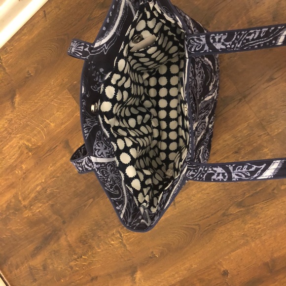 2 VeraBradley totes: ReActiveFamDrawstring/Iconic - Picture 2 of 4